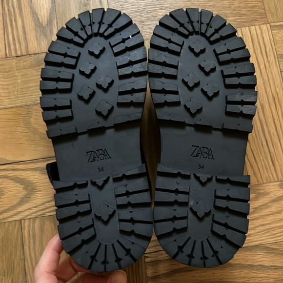 ZARA KIDS BLACK PATENT STUDDED MARY JANES - Picture 4 of 6